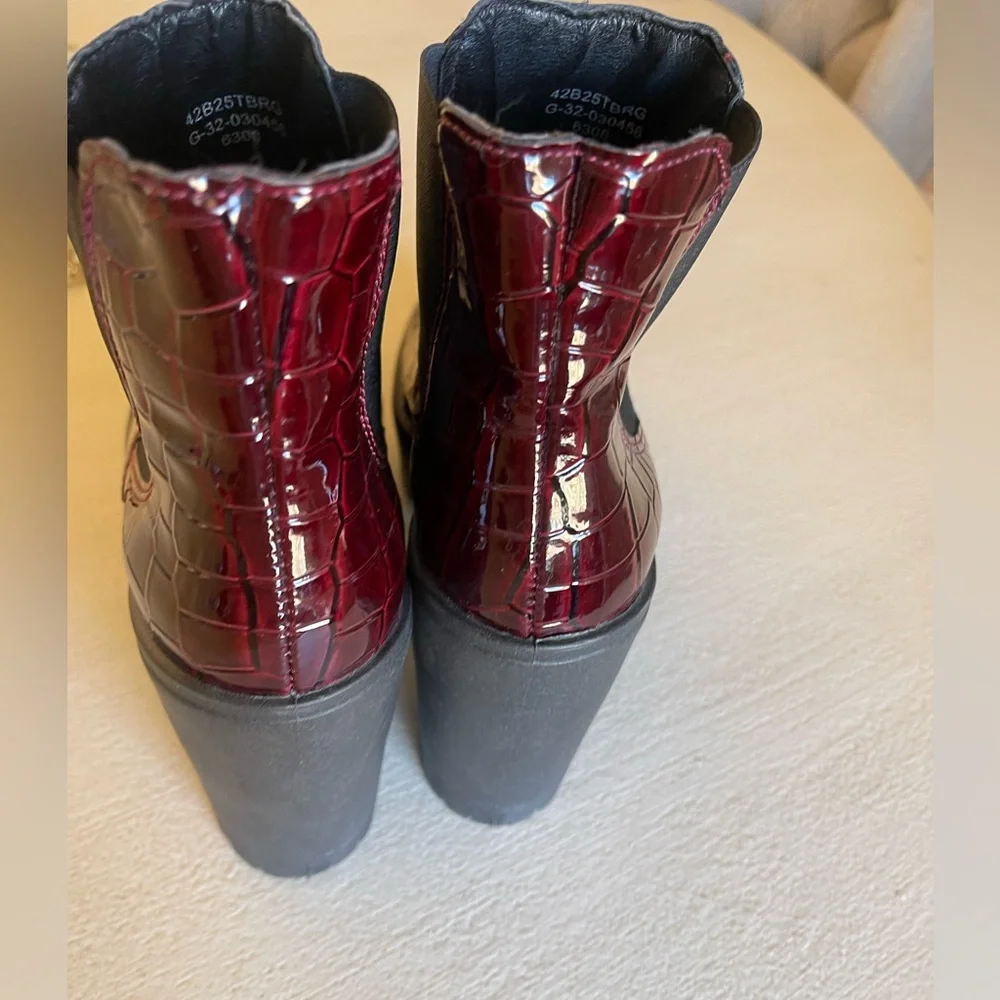 Top Moda boots Size 6 croco embossed shiny burgundy red‎ boots ❤️❤️